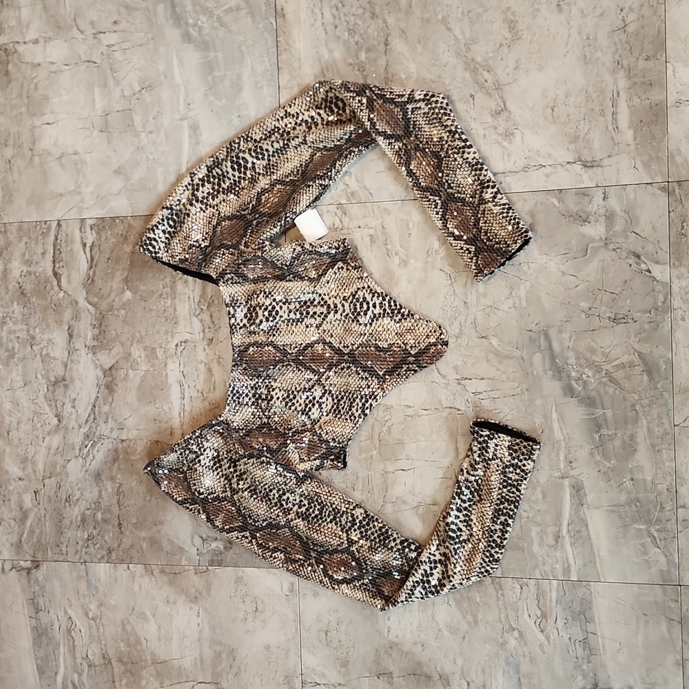 NWT Blanc Snake Skin Sequin Long Sleeve Crop Top Size Small